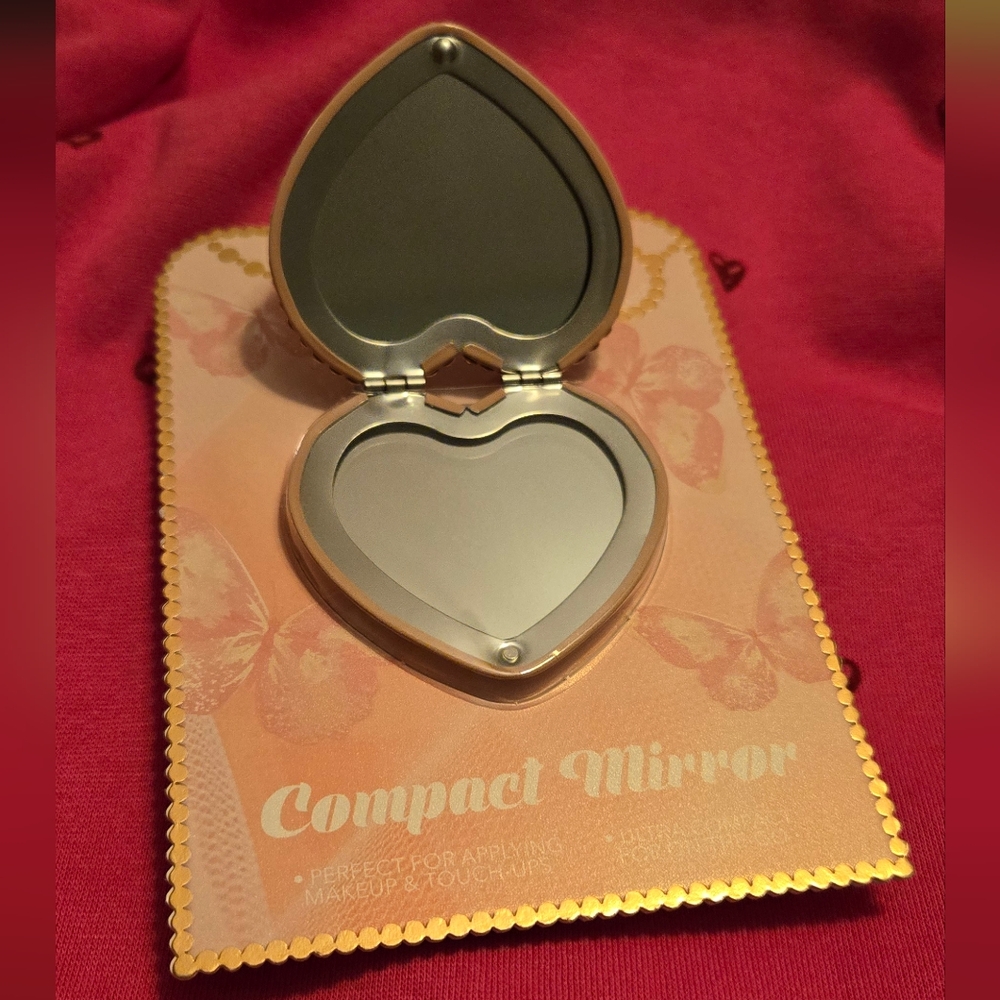 Paris Hilton Rhinestone Heart Compact Mirror - Picture 7 of 11